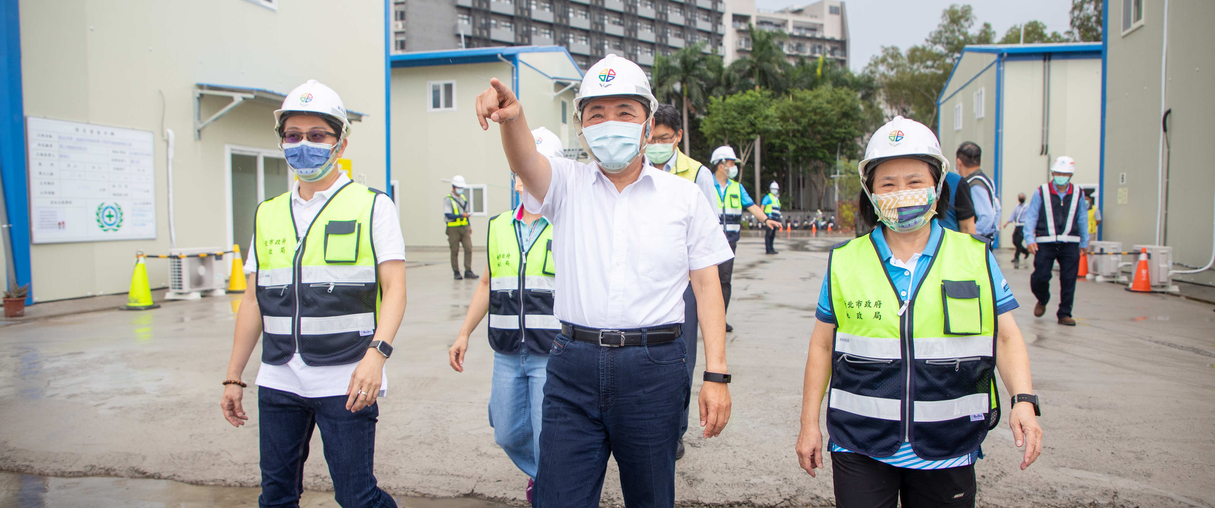 市長大步往前